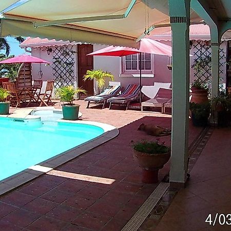 Agréable chambre d'hôtes, SDB, piscine, carbet cuisine. Saint-Claude Exterior foto